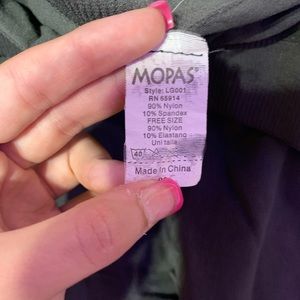 Grey tights/leggings. Gently used and no stains. Very lightweight and comfy.